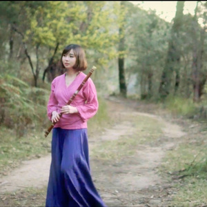 公交车被多人伦㢨吃
